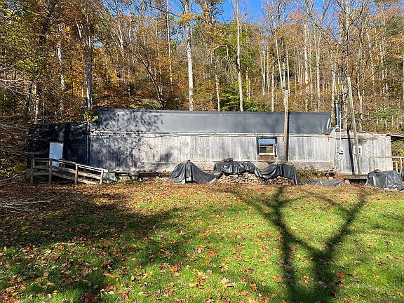 3rd image of 60 Twin Ponds Ln