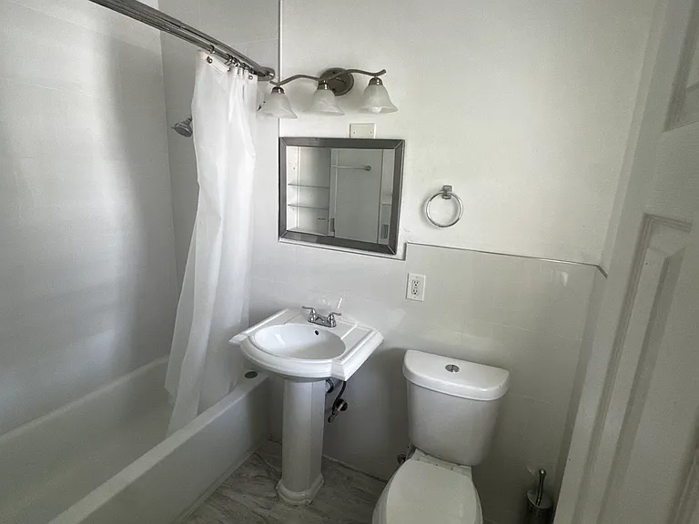 51 Edgewater Dr #2 — Photo 7