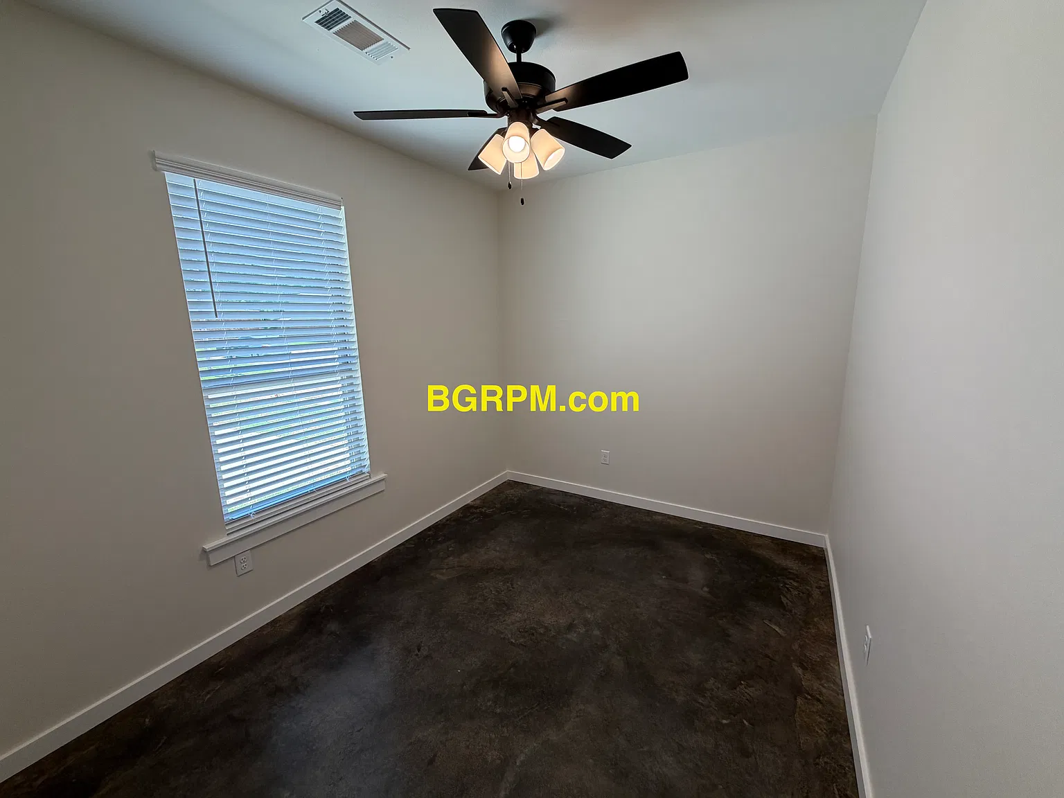 3 bed, 1000 sqft, $1,295 — Photo 3