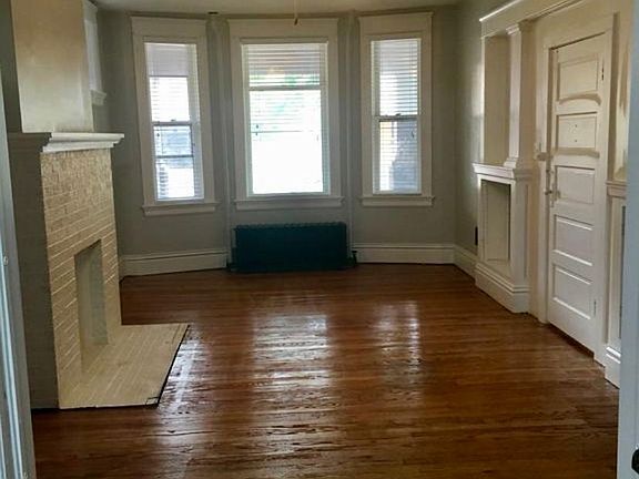 3rd image of 1114 W Jefferson Blvd APT 1
