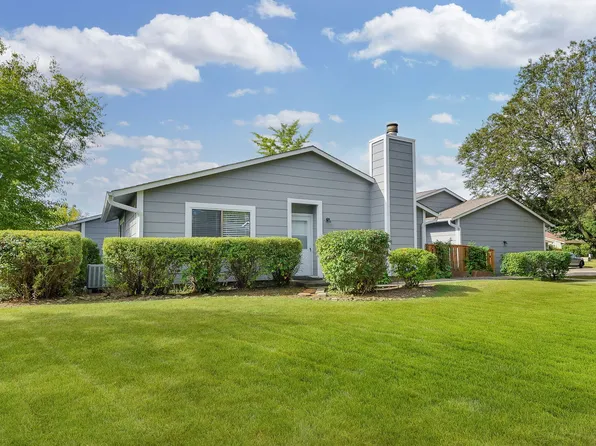 6851 Larkspur Ct #6851, Woodridge, IL 60517