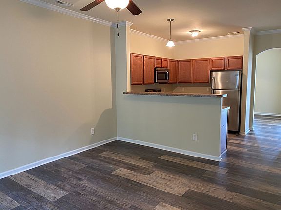 3rd image of 316 Glenhaven Ln