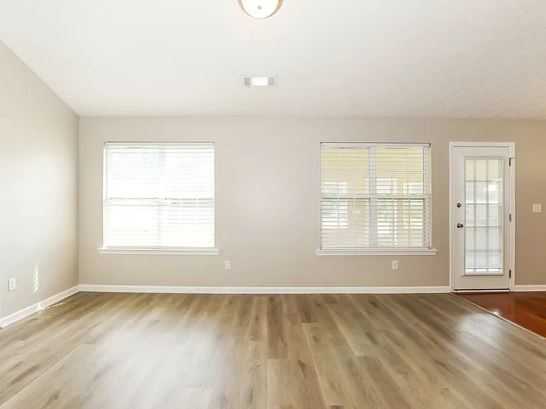 1101 Marsh Ct — Photo 7