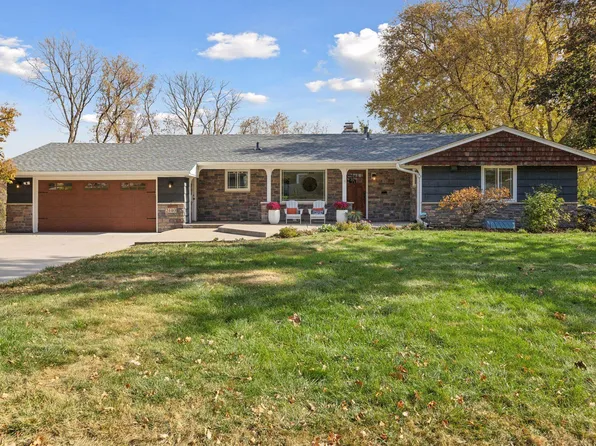 2440 Kyle Ave N, Golden Valley, MN 55422
