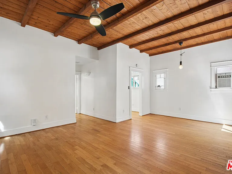 2515 Elsinore St — Photo 1