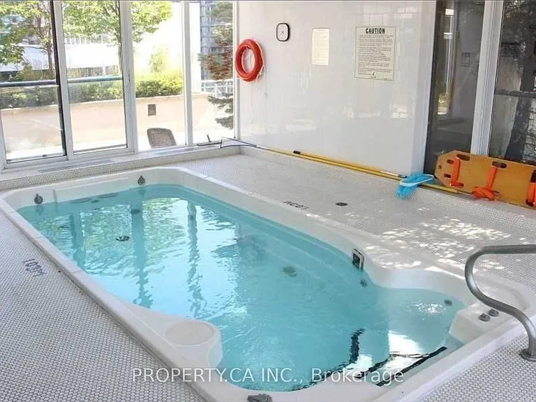 250 Wellington St W #1531 — Photo 14