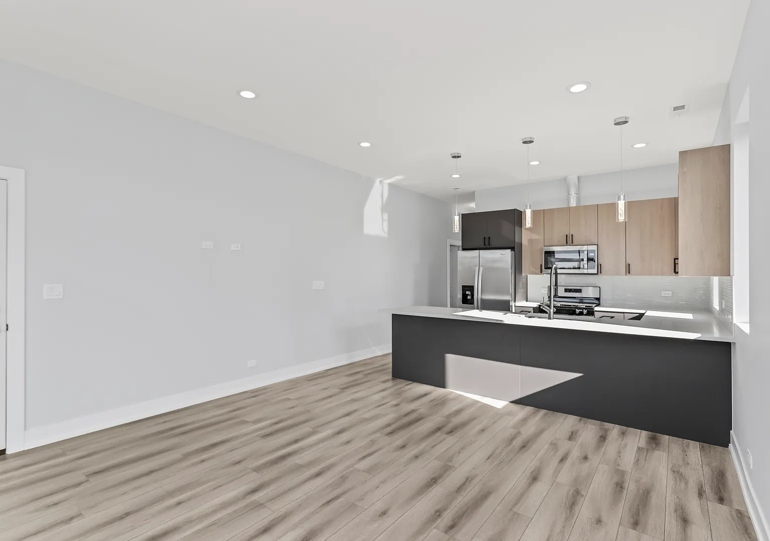 2 bed, 1300 sqft, $2,500 — Photo 3