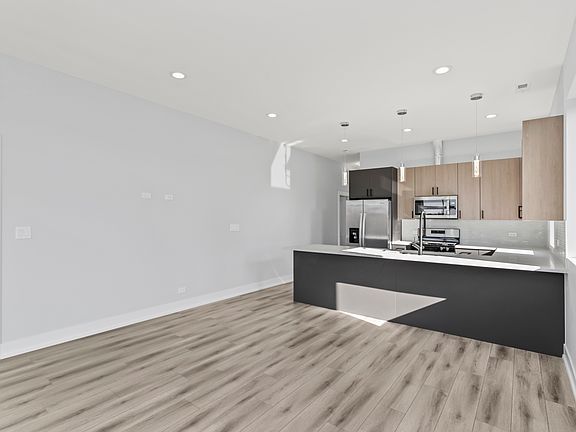 3rd image of 6453 S Ingleside Ave #3S