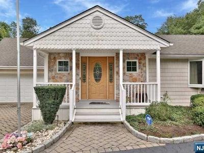 28 Central Ave, Old Tappan, NJ, 07675