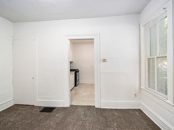 4th image of 930 S Park St #1