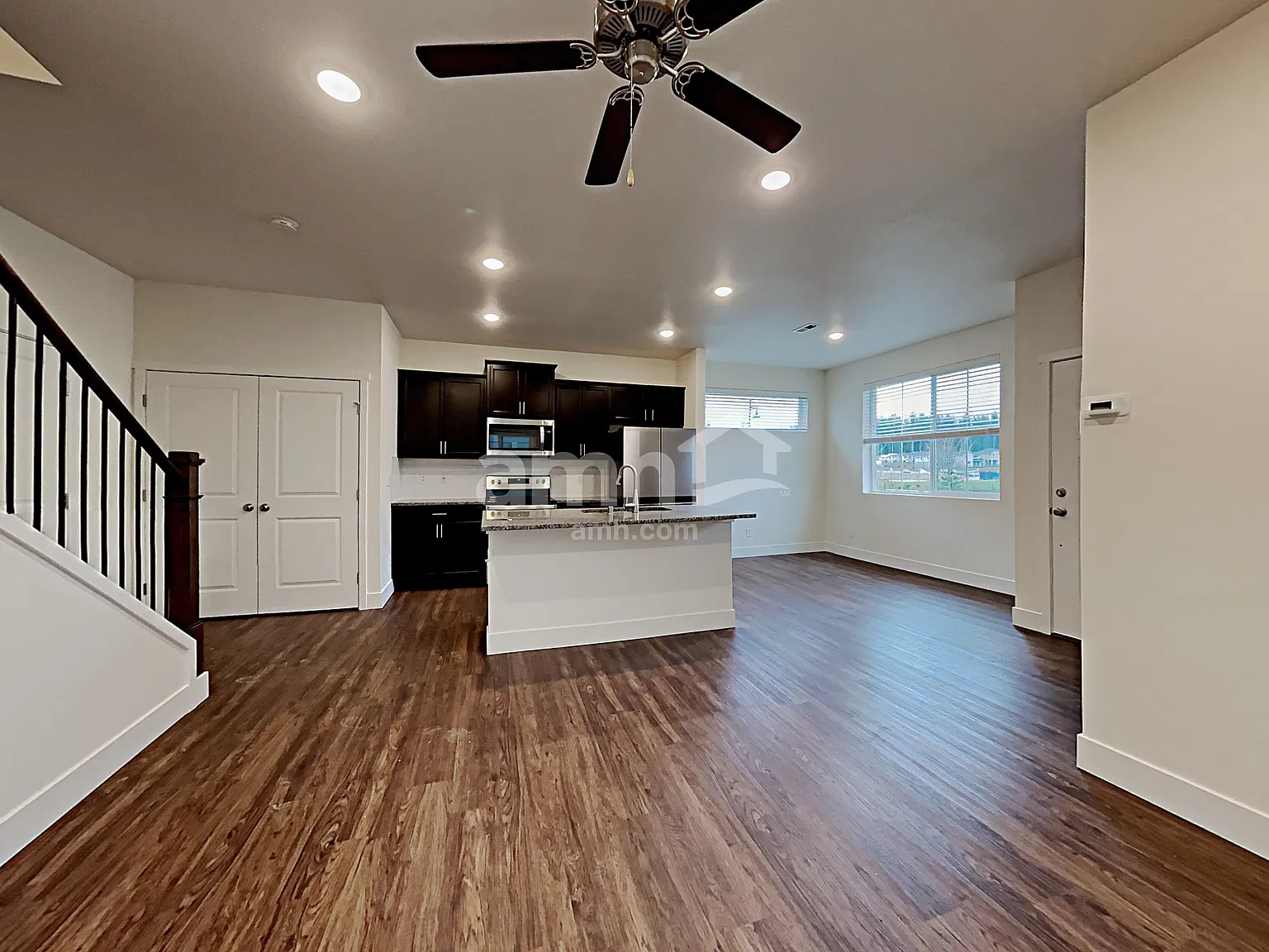 4 bed, 3.5 bath, 1874 sqft, $3,325 — Photo 4