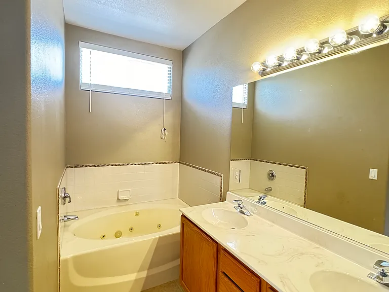 10724 Windrose Point Ave — Photo 18