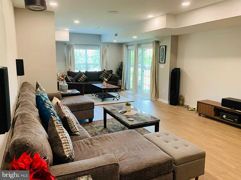 427 Lee Pl — Photo 32