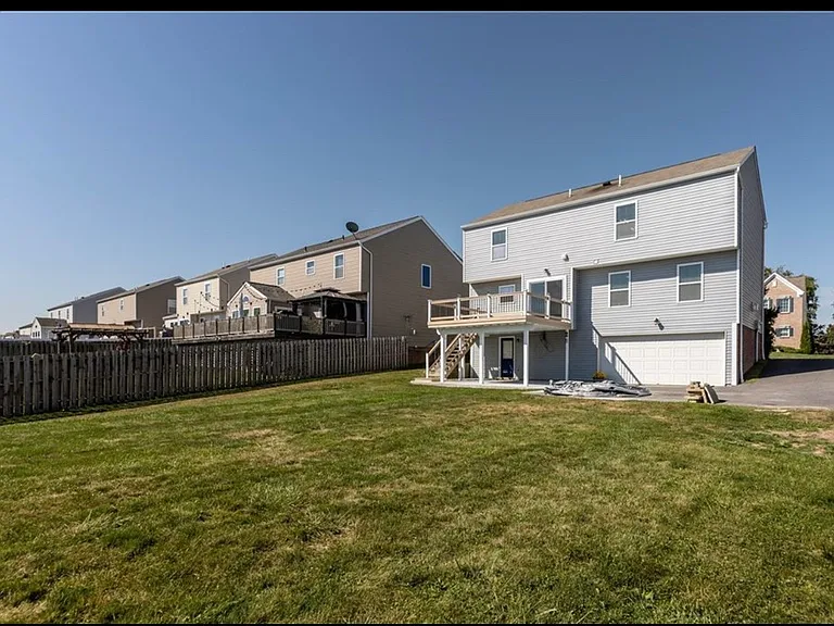 1381 Lucia Dr — Photo 3