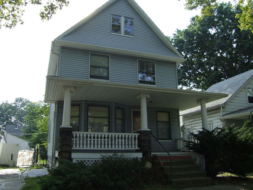 Trhee bedroom colonial with second house on property