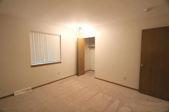 922 Emerald Ave NE #1 — Photo 4