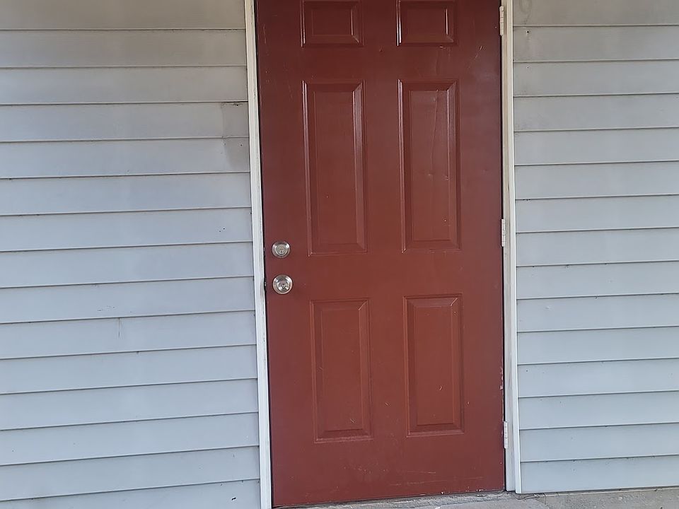 1st image of 910 Fernglen Ave Unit B