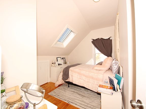 3rd image of 60-62 Bedford St #2