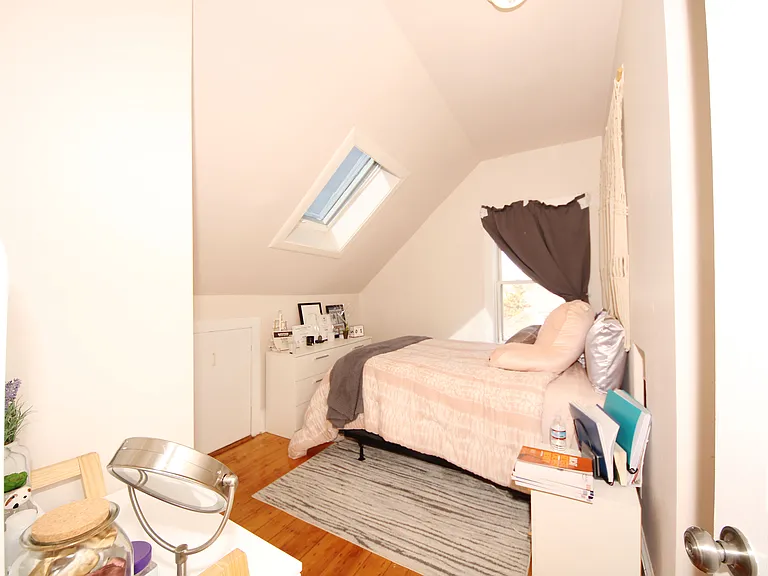 60-62 Bedford St #2 — Photo 3
