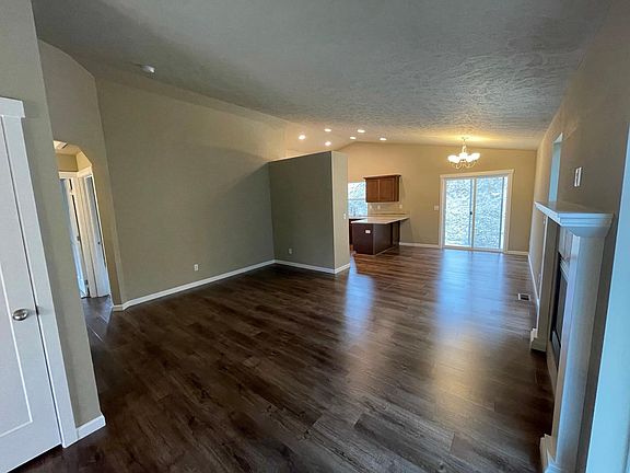 4th image of 4518 S Willow Ln