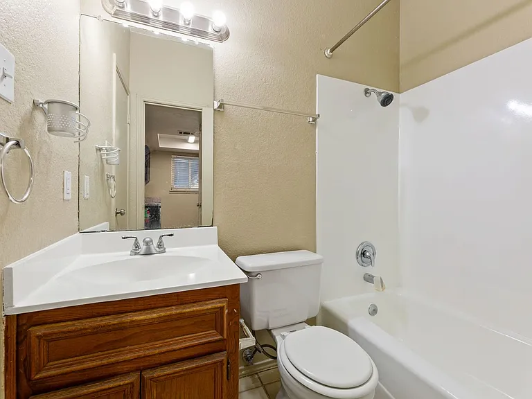 Stone Hill Apartments — Photo 42
