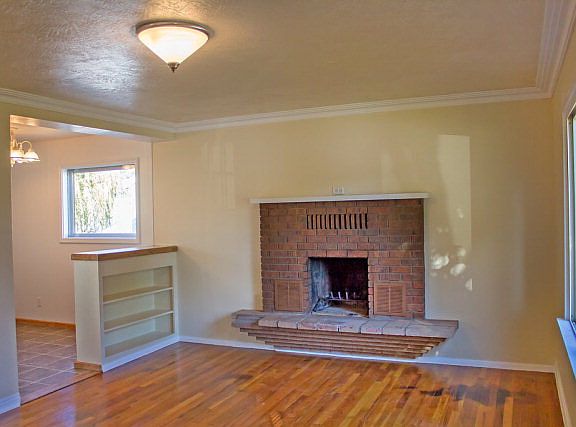 2nd image of 191 E Crowley St