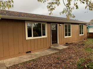 1902 Del Mar Dr, Roseburg, OR 97471