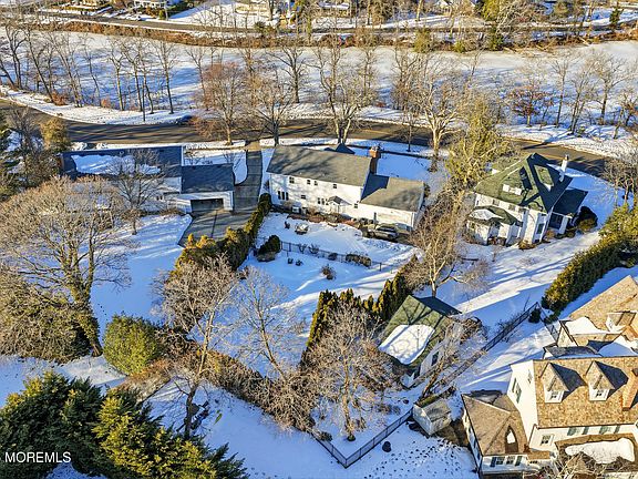 5th image of 212 Bridlemere Avenue