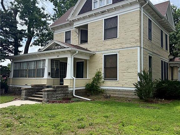 2nd image of 301 N 10th St