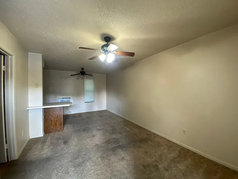 1006 Markle — Photo 10