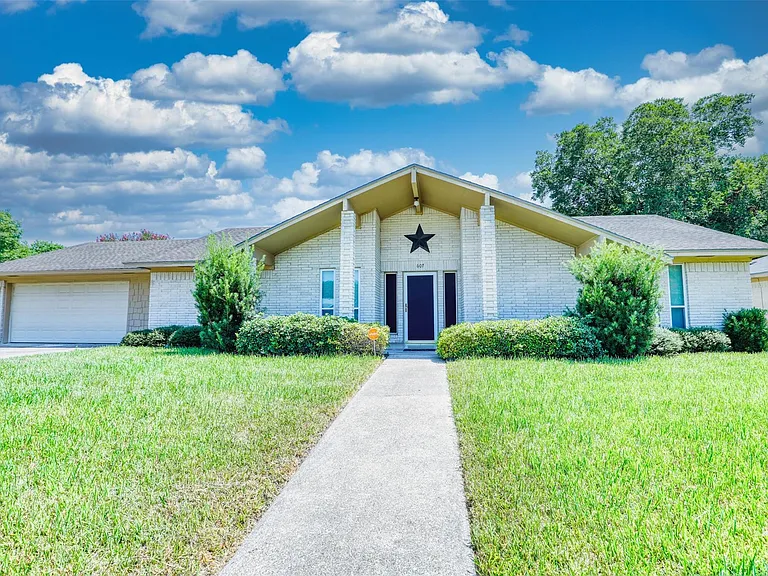 607 Rosewood Dr — Photo 1