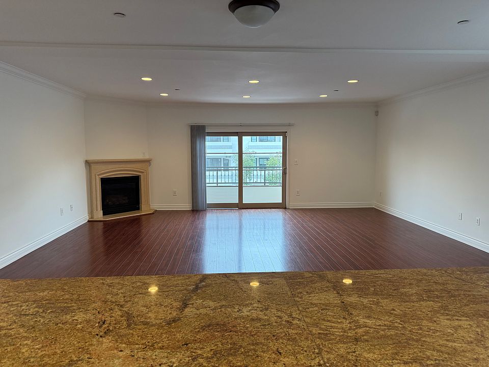 1st image of 11848 Kiowa Ave #404