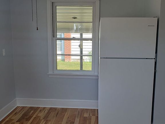 4th image of 343 W Baltimore St