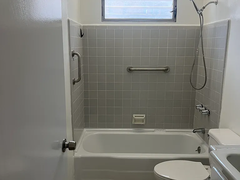 3426 Mentone Ave #7 — Photo 11