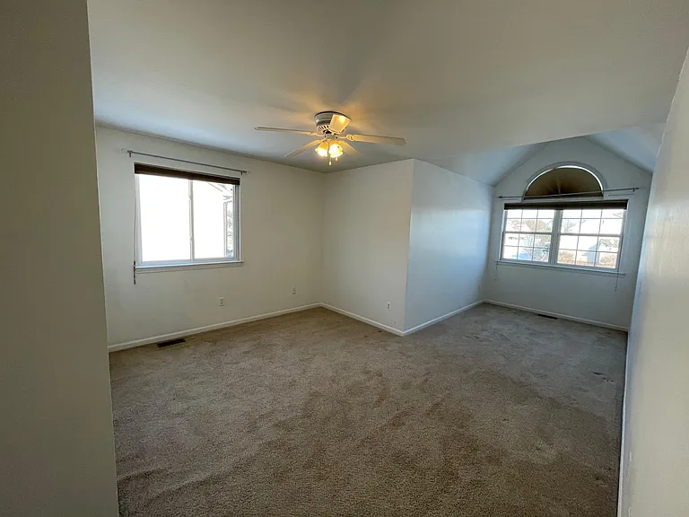 162 Easton Dr — Photo 11