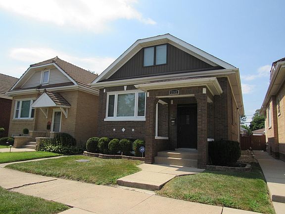 3rd image of 2742 Clarence Ave