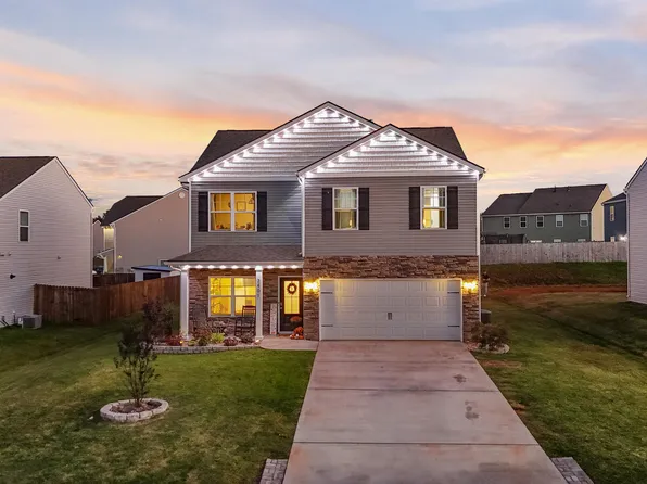 2401 Egret Ln, Piney Flats, TN 37686