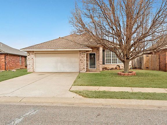 2nd image of 1925 Olde School Rd