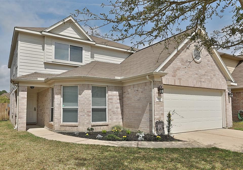 Welcome home to 4851 Fair Oak Dale Lane!