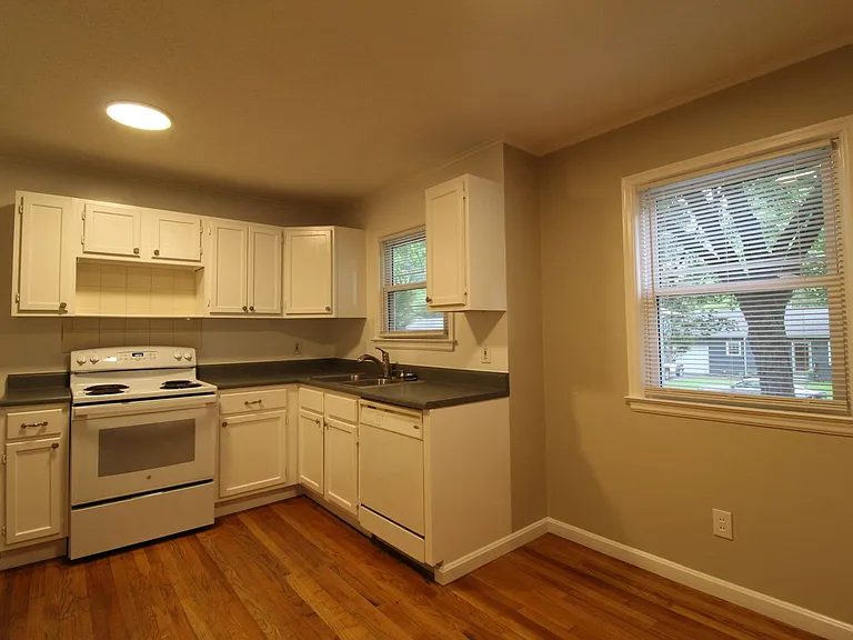 5314 Linden St — Photo 6