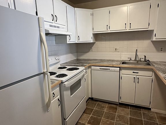 5th image of 30 Norwich Ct