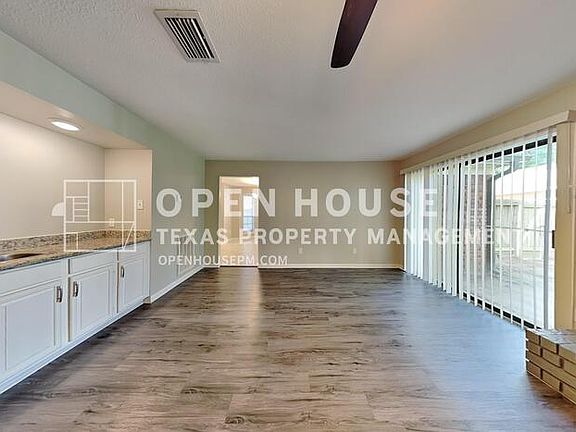 4th image of 2615 Silver Falls Dr
