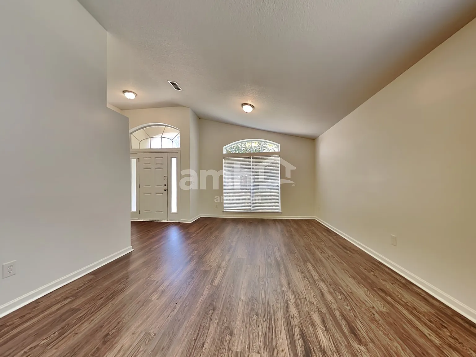 4 bed, 2.0 bath, 1922 sqft, $2,275 — Photo 4