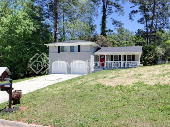 2416 Tiffany Cir, Decatur, GA 30035