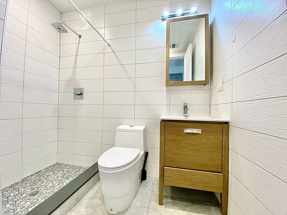 5th image of 315 Franklin Ave #2RR