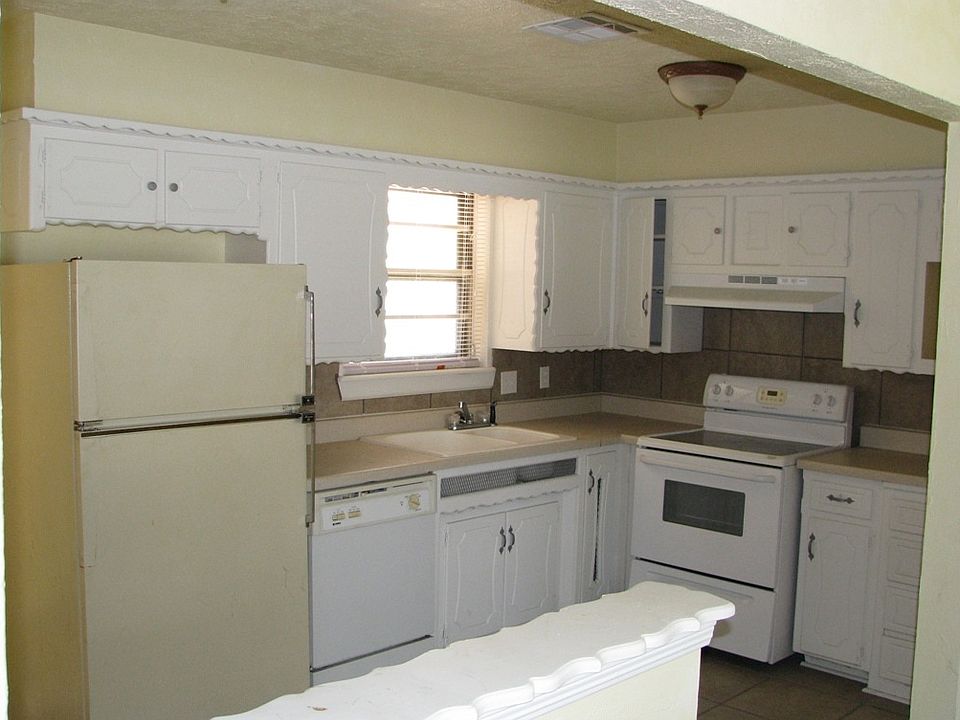 2nd image of 3233 Beechwood Dr