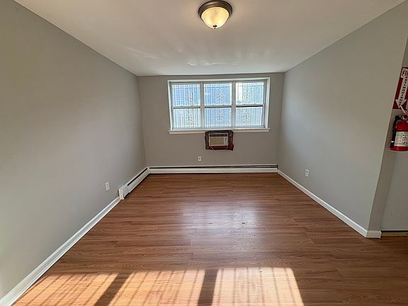 3rd image of 125 Maple Ave #A