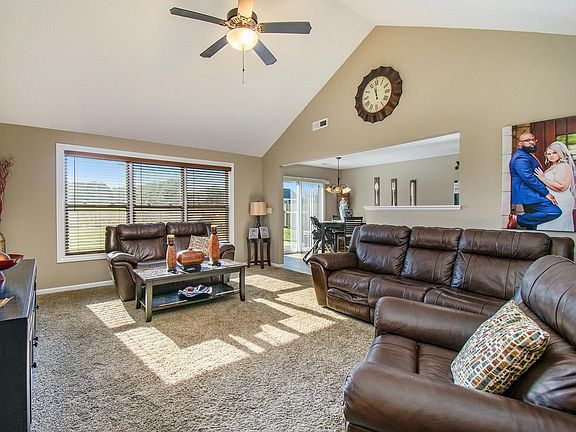 4th image of 18340 Barrington Dr