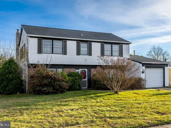 54 Gardenbrook Ln, Willingboro, NJ 08046