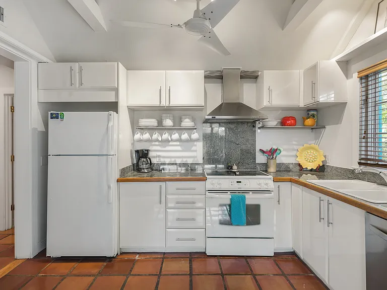 903 Thomas St — Photo 13